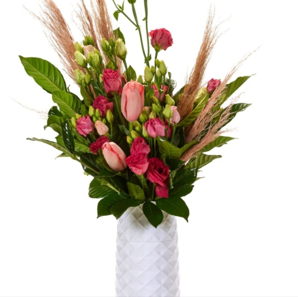 The Amaranth Vase - White - 10"